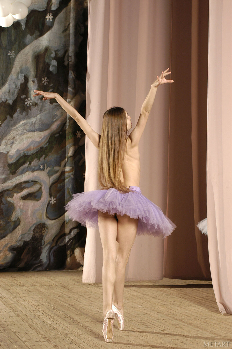 Милана, 21